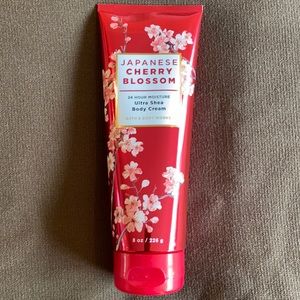 Bath & Body Works 24 Hour Moisture Body Cream.